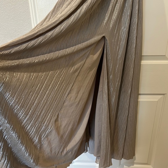 Elegant Silver Evening Gown - Picture 5 of 6